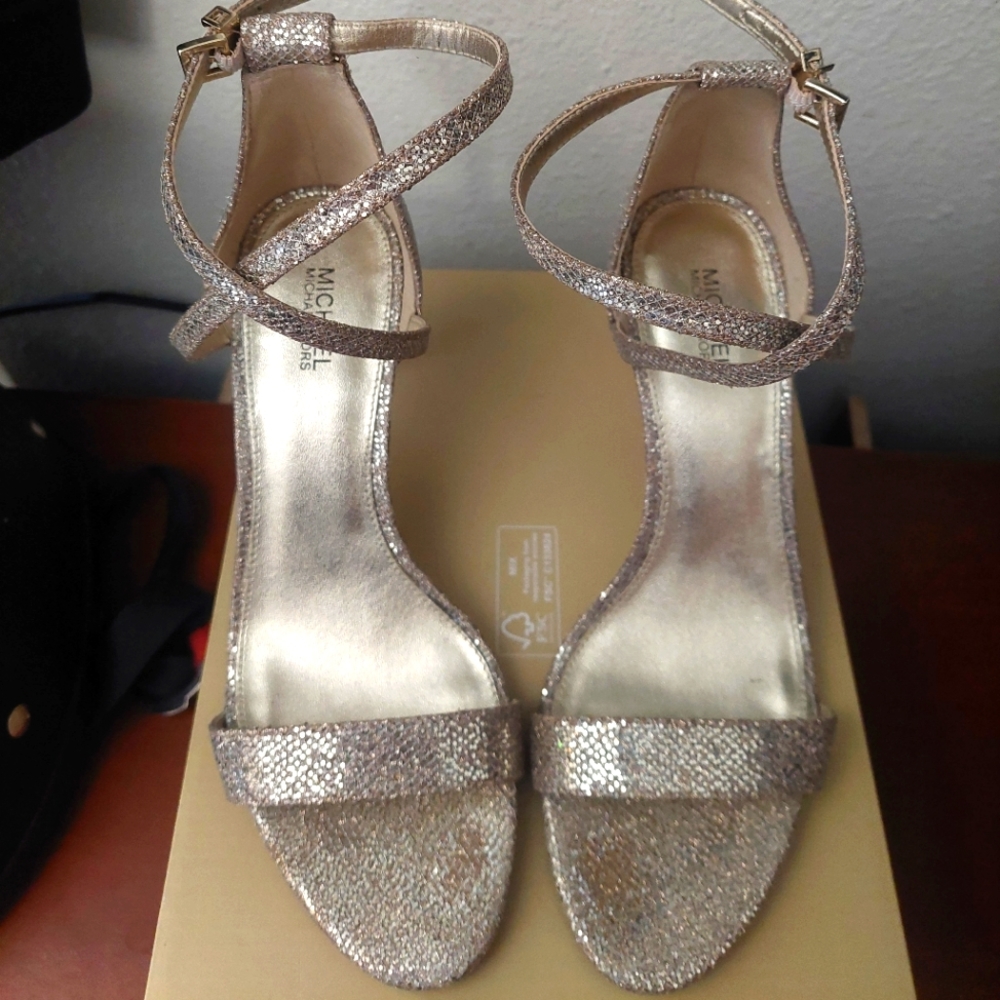 Michael Kors Size 7 Women's Gold Glimmer Heels